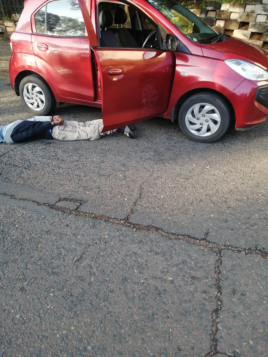 Suspect apprehension during vehicle recovery